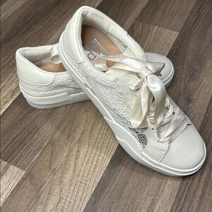 Dolce Vita Harrysun Lace Sneaker Size 6.5 White Wedding Shower NWOT